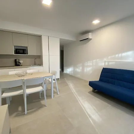Modern Flat 300 M From The Sea