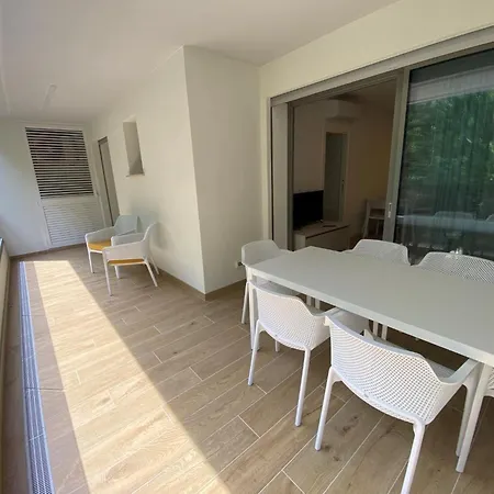 Modern Flat 300 M From The Sea *