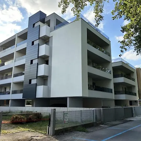 Modern Flat 300 M From The Sea