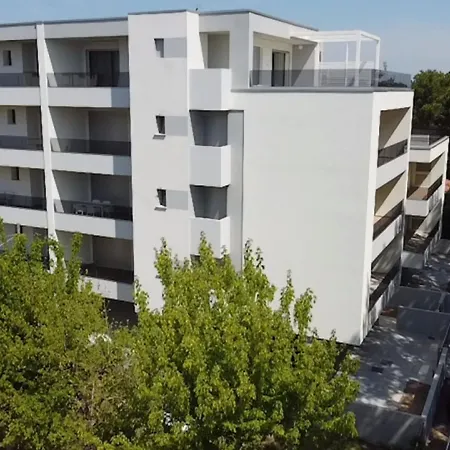 Modern Flat 300 M From The Sea *
